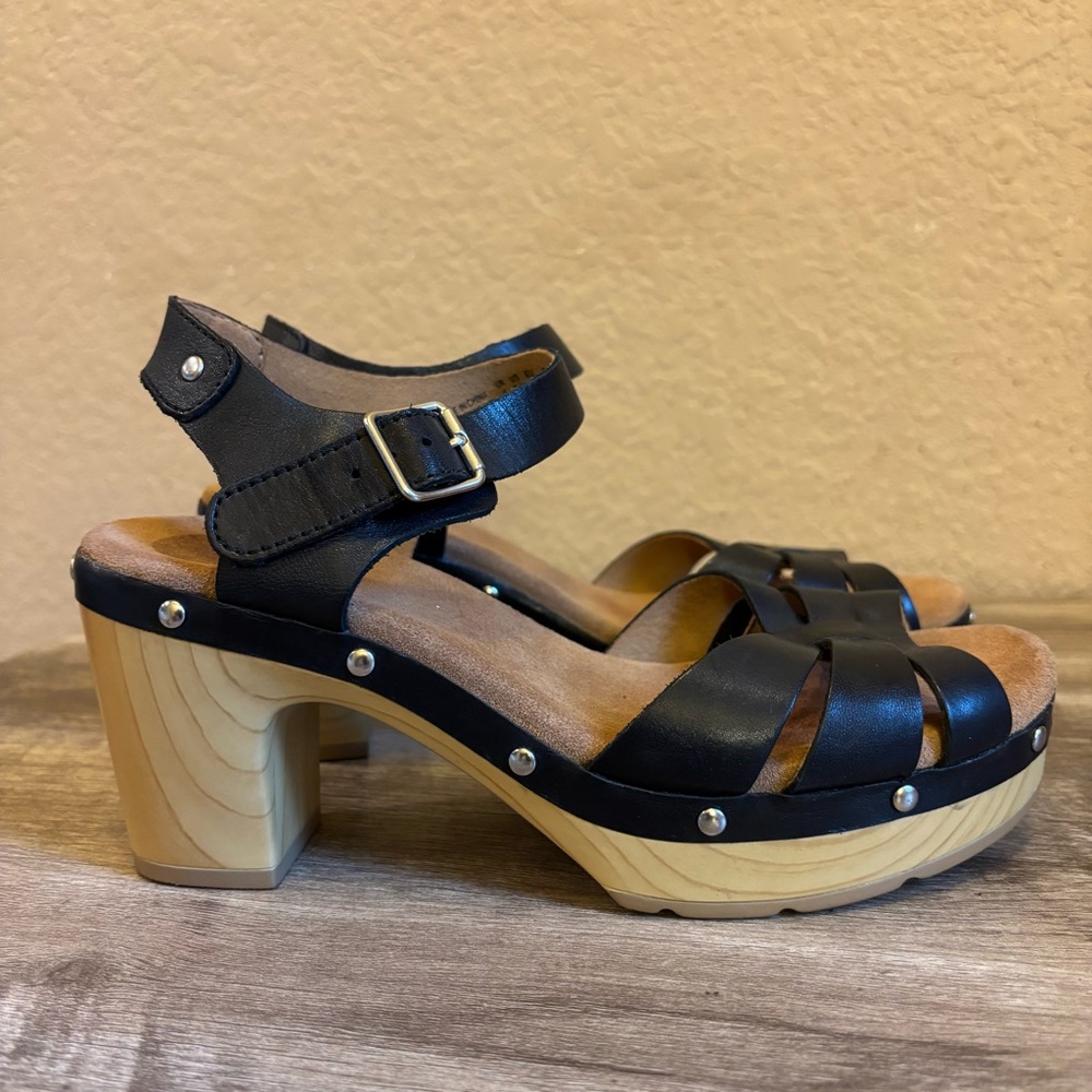 Clarks Ledella Trail Strappy Sandal Black Leather Upper